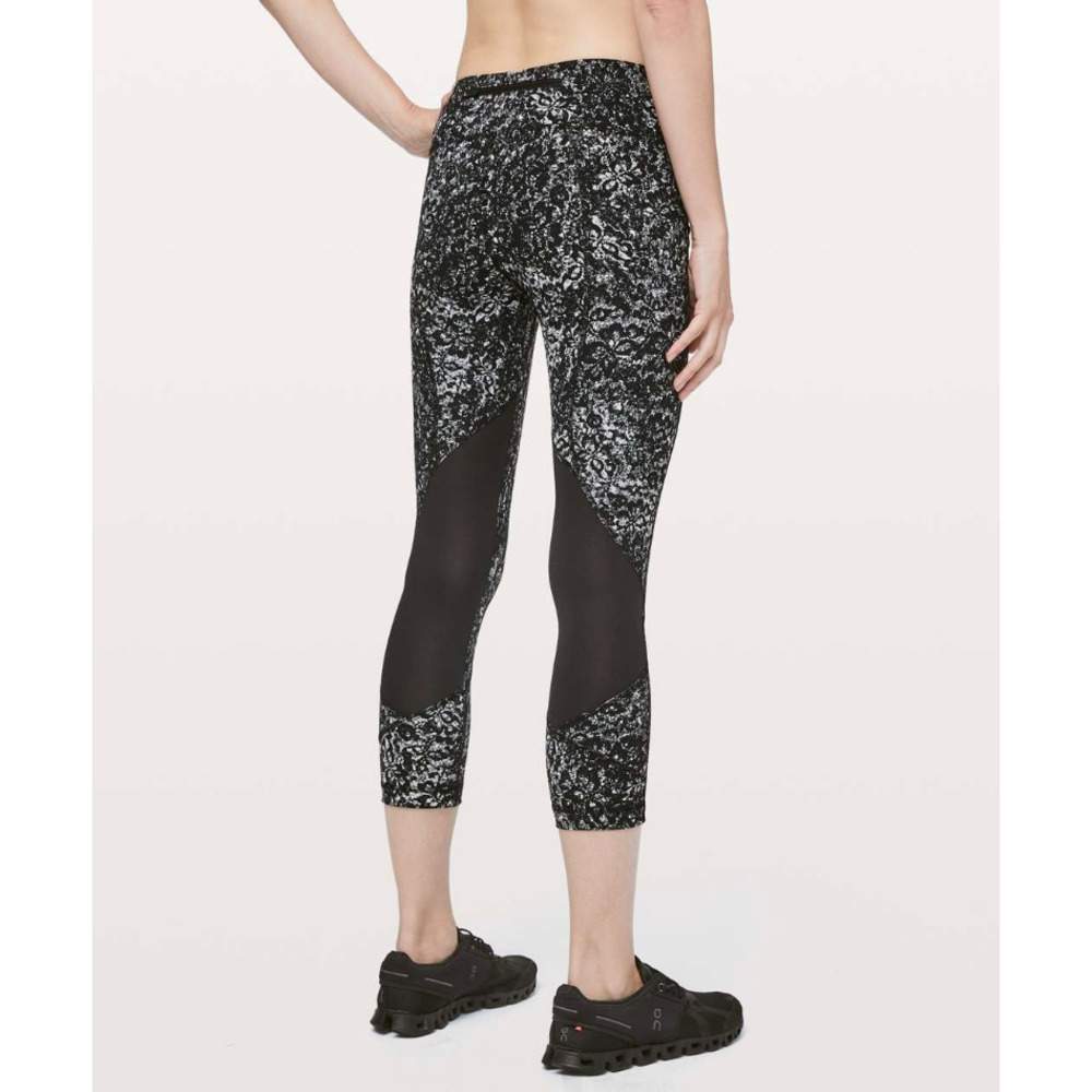 Lululemon Pace Rival Crop in Achromatize Ice Grey Black Size 2‎